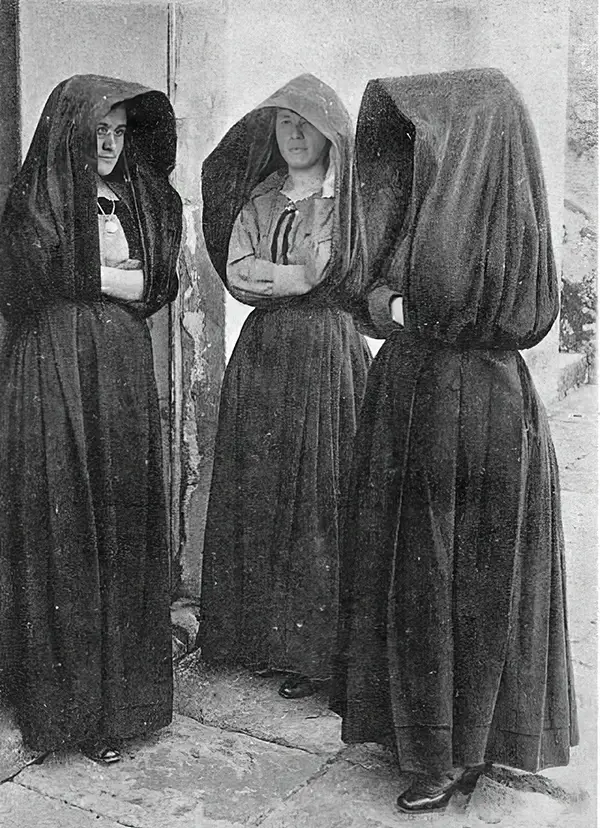 The Azorean Hood: Historical Photos of Portuguese Women in their Traditional Hooded Capes