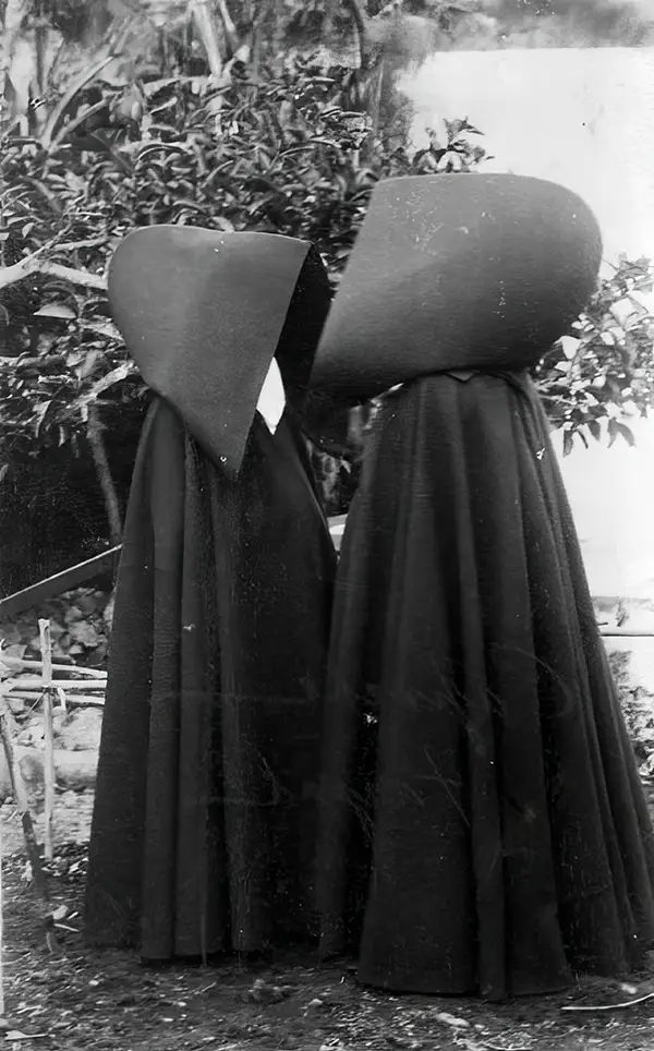 The Azorean Hood: Historical Photos of Portuguese Women in their Traditional Hooded Capes