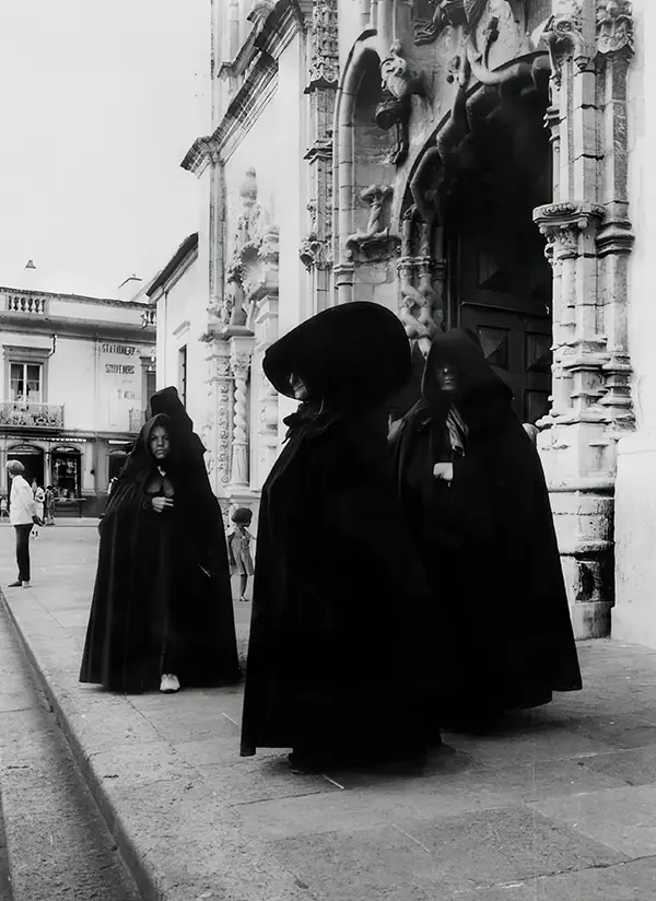 The Azorean Hood: Historical Photos of Portuguese Women in their Traditional Hooded Capes