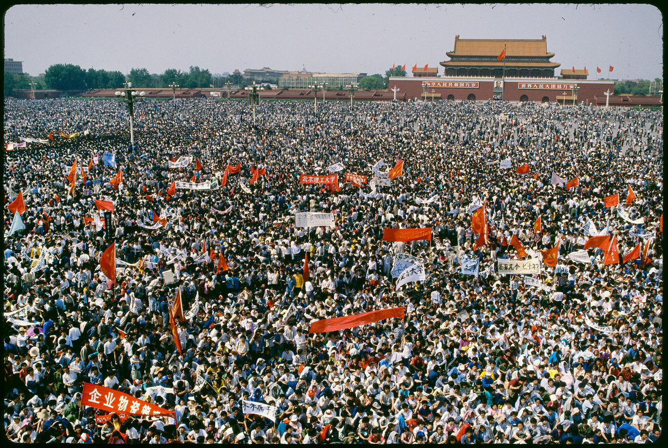 A sea of student protesters gathers in Tiananmen Square on May 4, 1989.