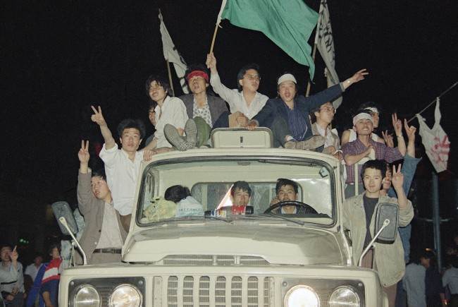 Demonstrators showing victory signs head to Tiananmen Square, Saturday, May 20, 1989, Beijing, China.