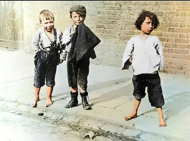 Slum children of London, 1895.