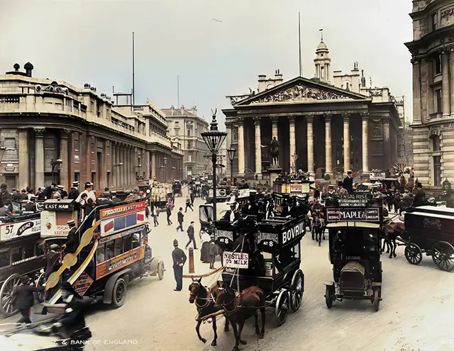 Traffic outside the Bank of England and the Royal Exchange, 1896.