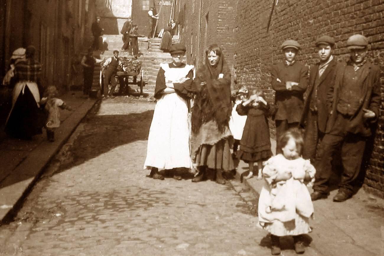 Slums in Byker, Newcastle-upon-Tyne, early 1900s