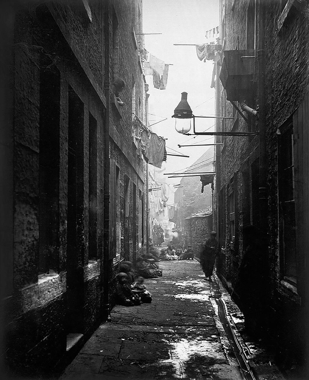 Victorian slums. Working class housing in Glasgow, 1871