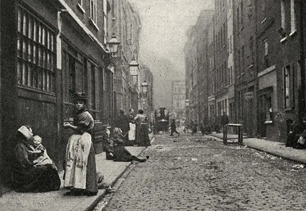 A photograph of Dorset Street taken in 1902, after many of the London’s slums had been torn down.