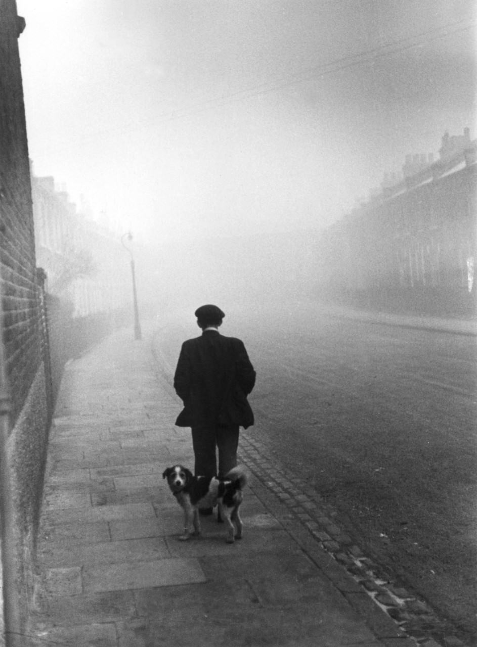 Exploring Everyday Life in 1930s Britain Through Kurt Hutton's Lens