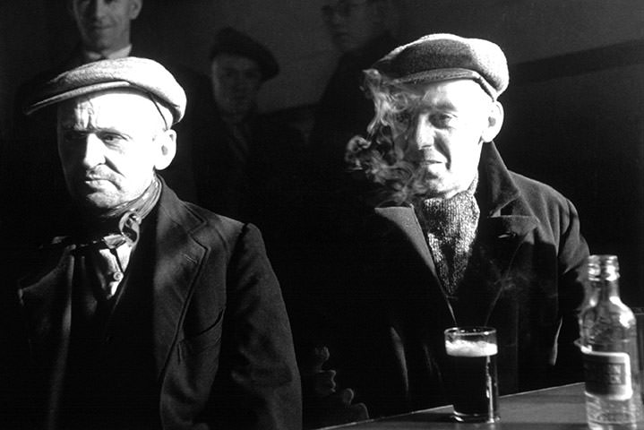 Exploring Everyday Life in 1930s Britain Through Kurt Hutton's Lens