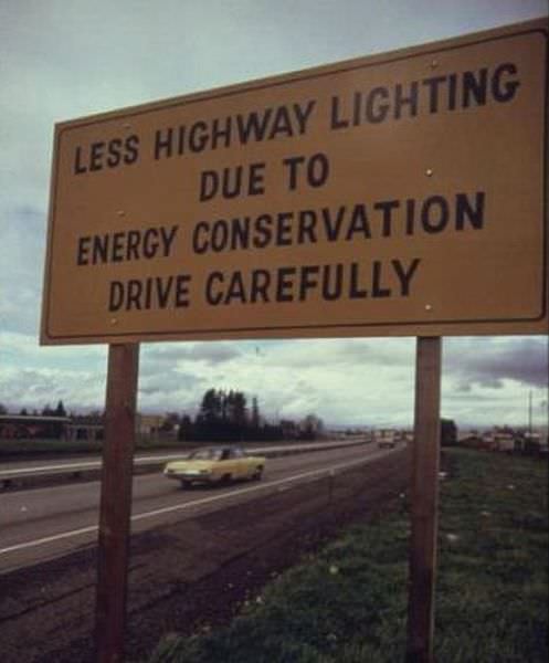 Gas Lines and Empty Tanks: Vintage Photos Capture the Hardships of the 1973 Oil Crisis in America