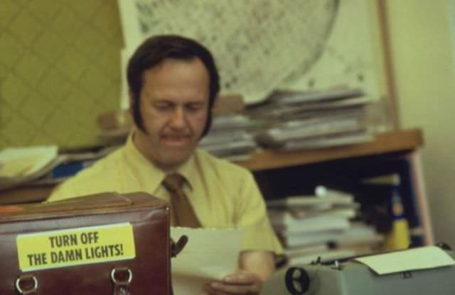 Gas Lines and Empty Tanks: Vintage Photos Capture the Hardships of the 1973 Oil Crisis in America