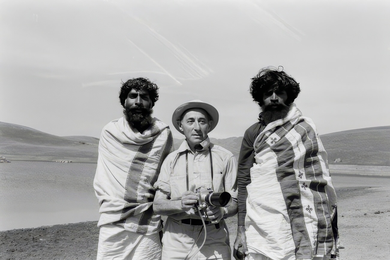 Alfred Eisenstaedt poses with two unidentified local men while on assignment for LIFE in India in 1963.