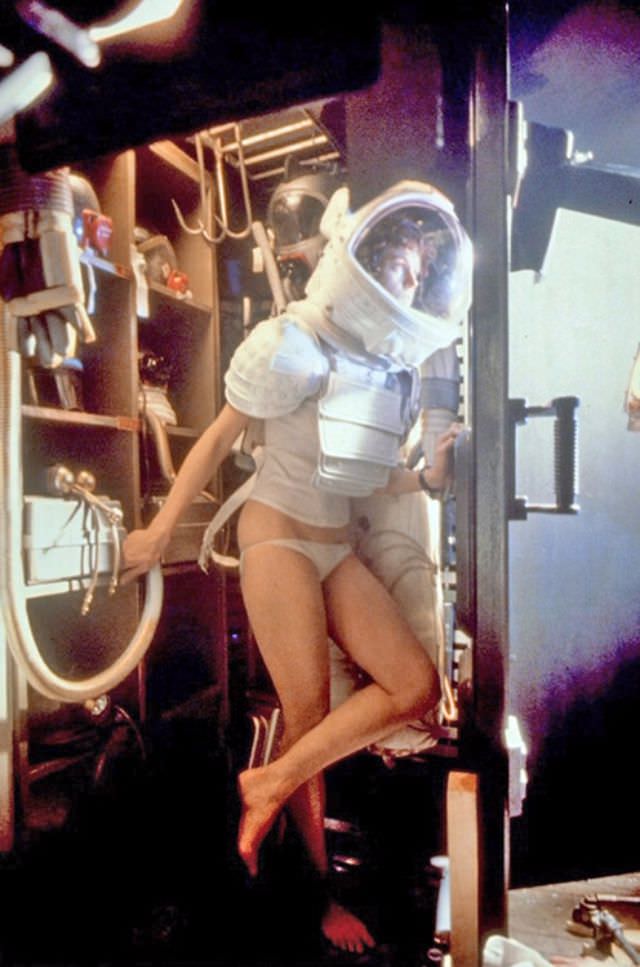 Stunning Behind-the-Scenes Photos from the Making of Alien (1979)