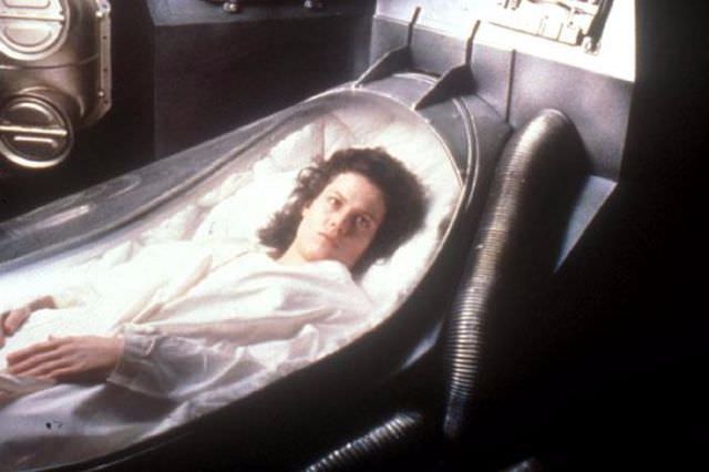 Stunning Behind-the-Scenes Photos from the Making of Alien (1979)