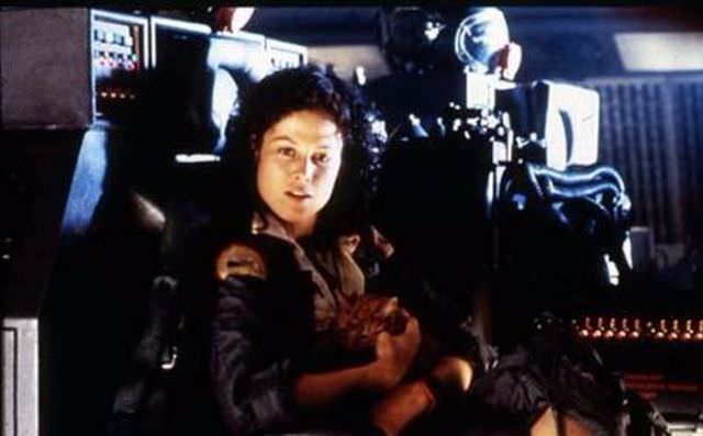 Stunning Behind-the-Scenes Photos from the Making of Alien (1979)