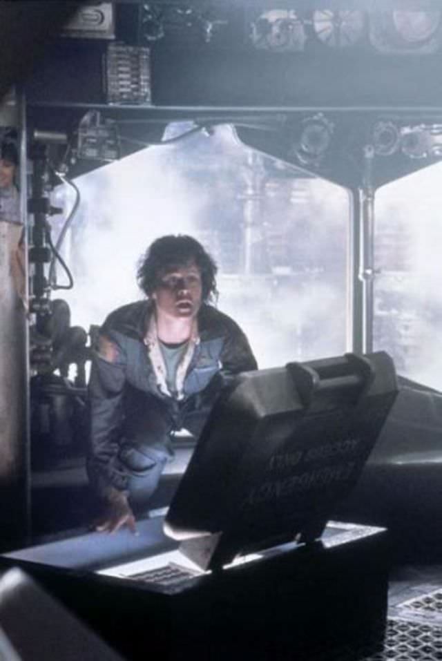 Stunning Behind-the-Scenes Photos from the Making of Alien (1979)