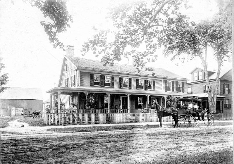 Allis-Bushnell House with porch and horse, early 1900s