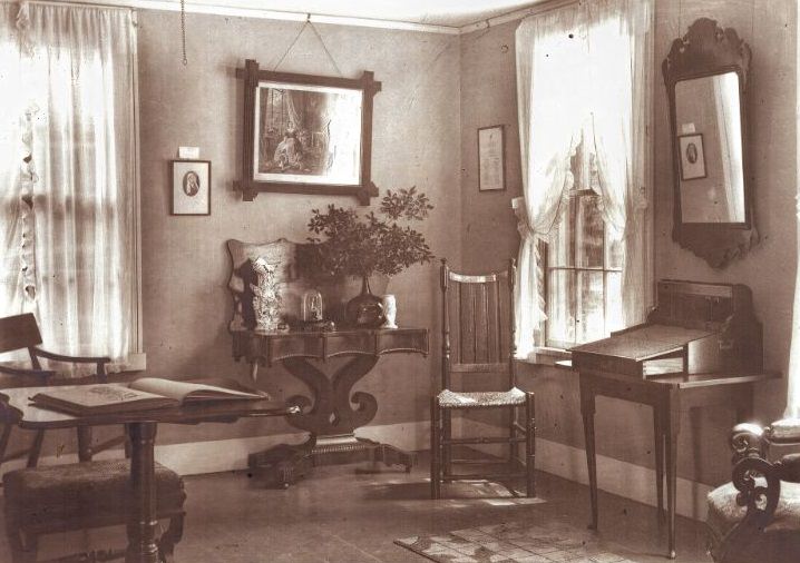 The current "pink room", or front east room, of the Allis-Bushnell House, 1929