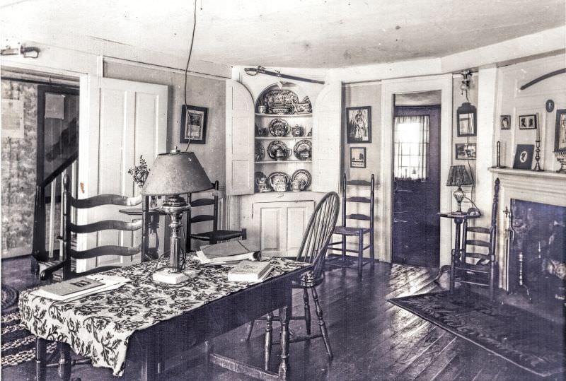 The current "green room", or front center room, of the Allis-Bushnell House, 1935