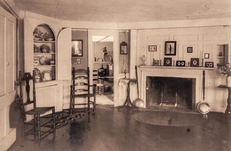 The "green" room, or front middle room, of the Allis-Bushnell House, 1924