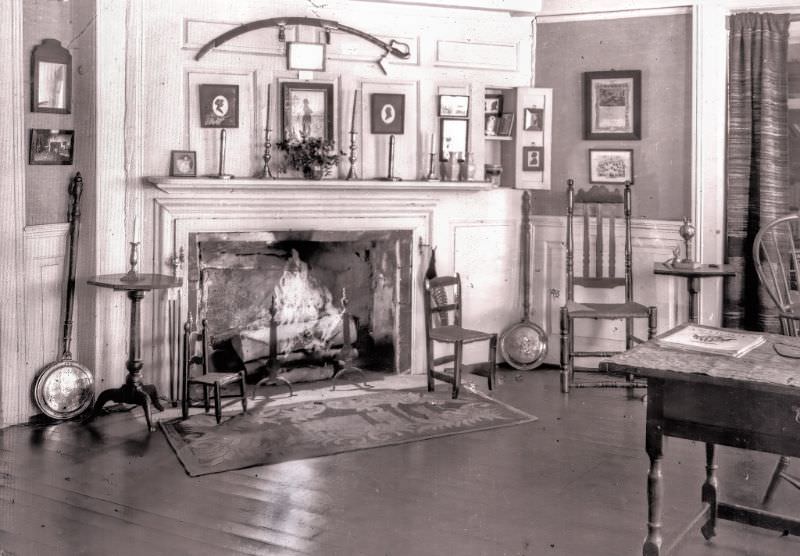 The current "green room", or the front middle room, of the Allis-Bushnell House, 1929