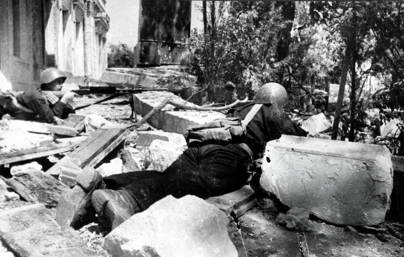 Two Russian soldiers positioned amongst the rubble in the defence of Stalingrad, 1942.