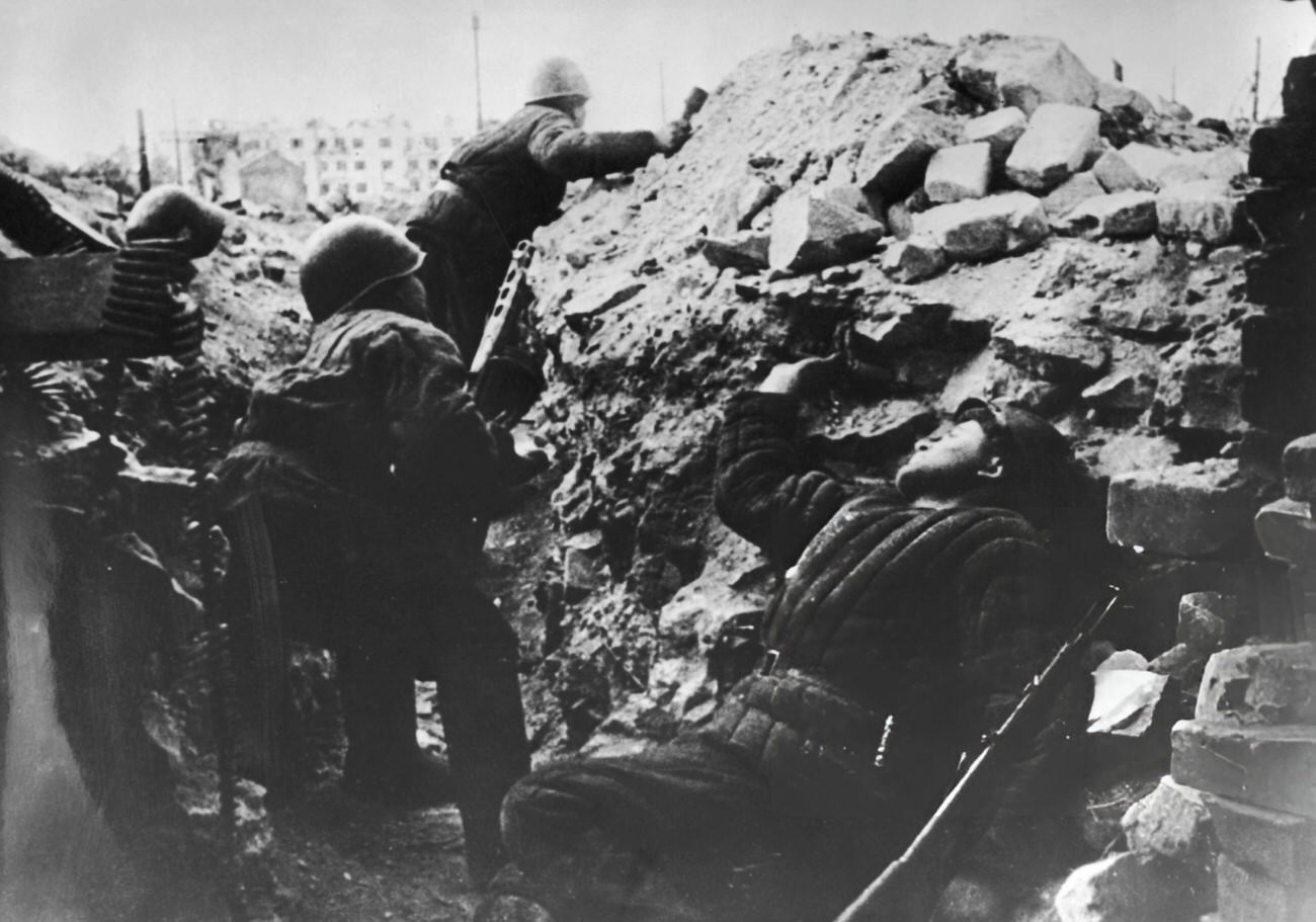 Soldiers in a trench during the Battle of Stalingrad, 1942.