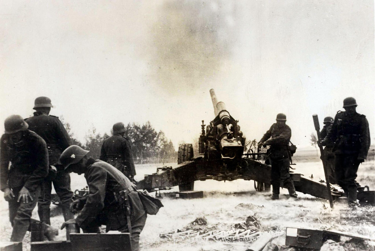 German troops in action during the Battle for Stalingrad, 1942.