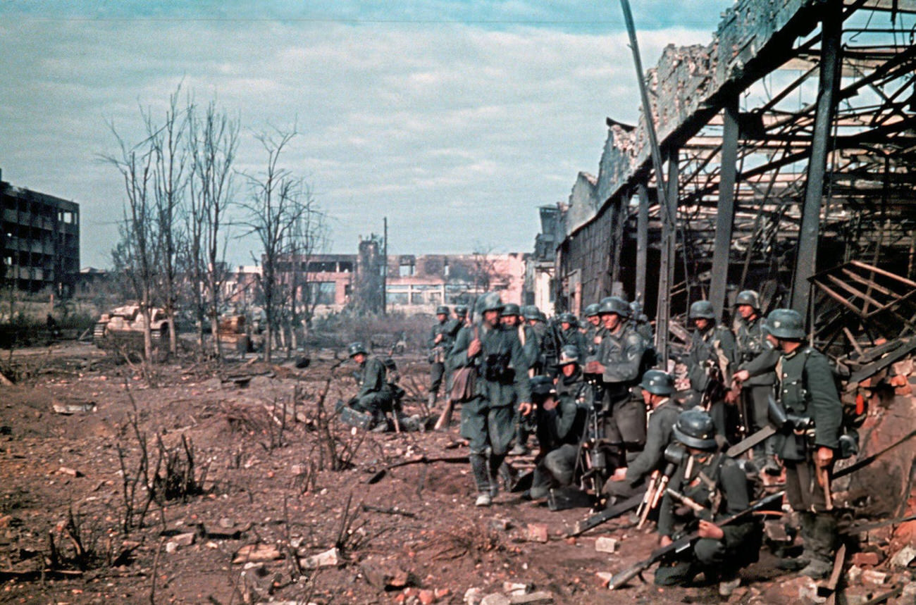 German forces in an assault on a warehouse in Stalingrad, 1942.