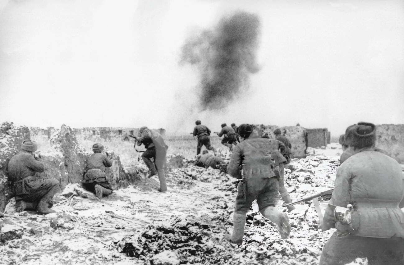 Soviet troops fighting for Stalingrad, 1943.