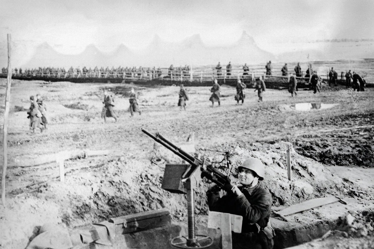 Soviet Anti aircraft machine gun during the Stalingrad battle, 1942.