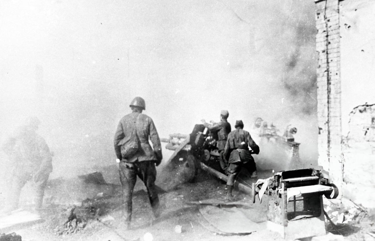 A Soviet artillery crew firing at the enemy, 1942.