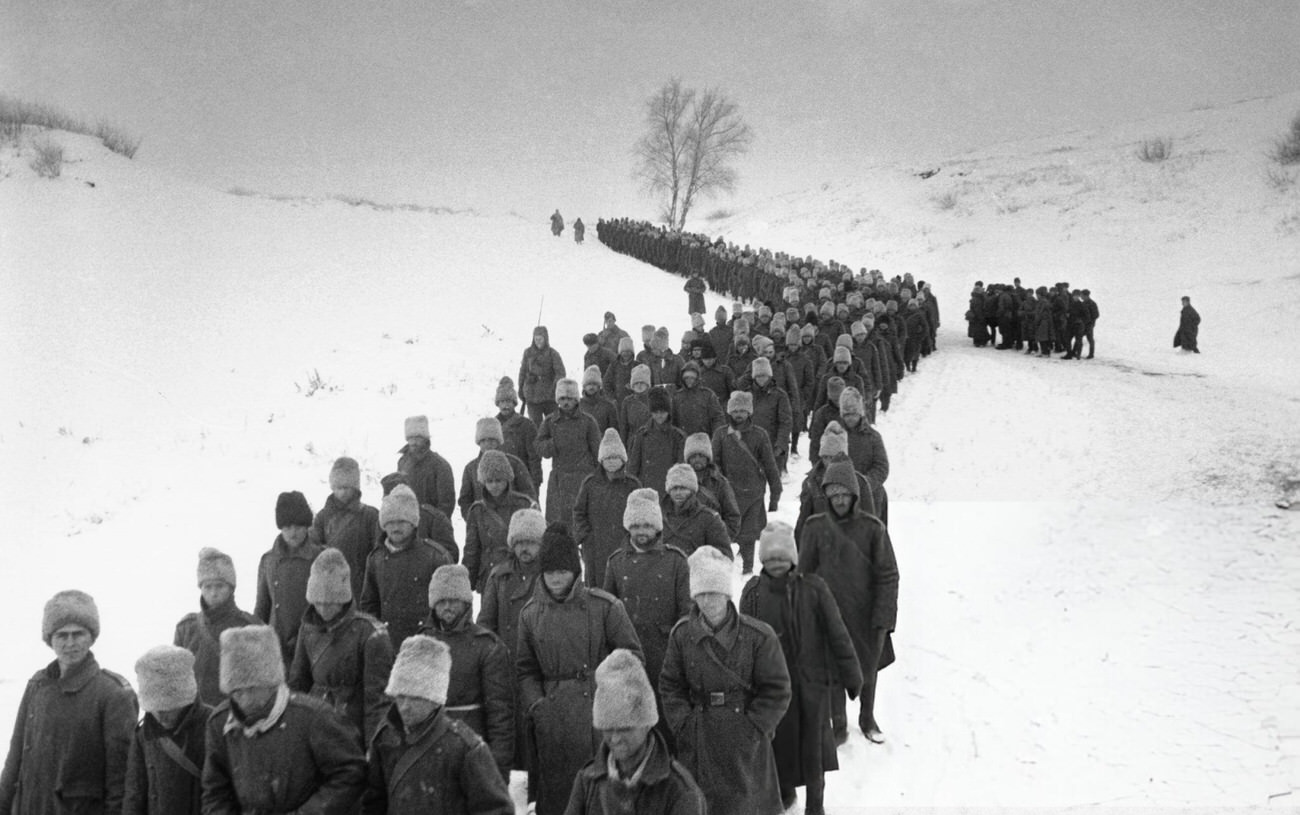 Long march of Romanian POWs from the Battle of Stalingrad.