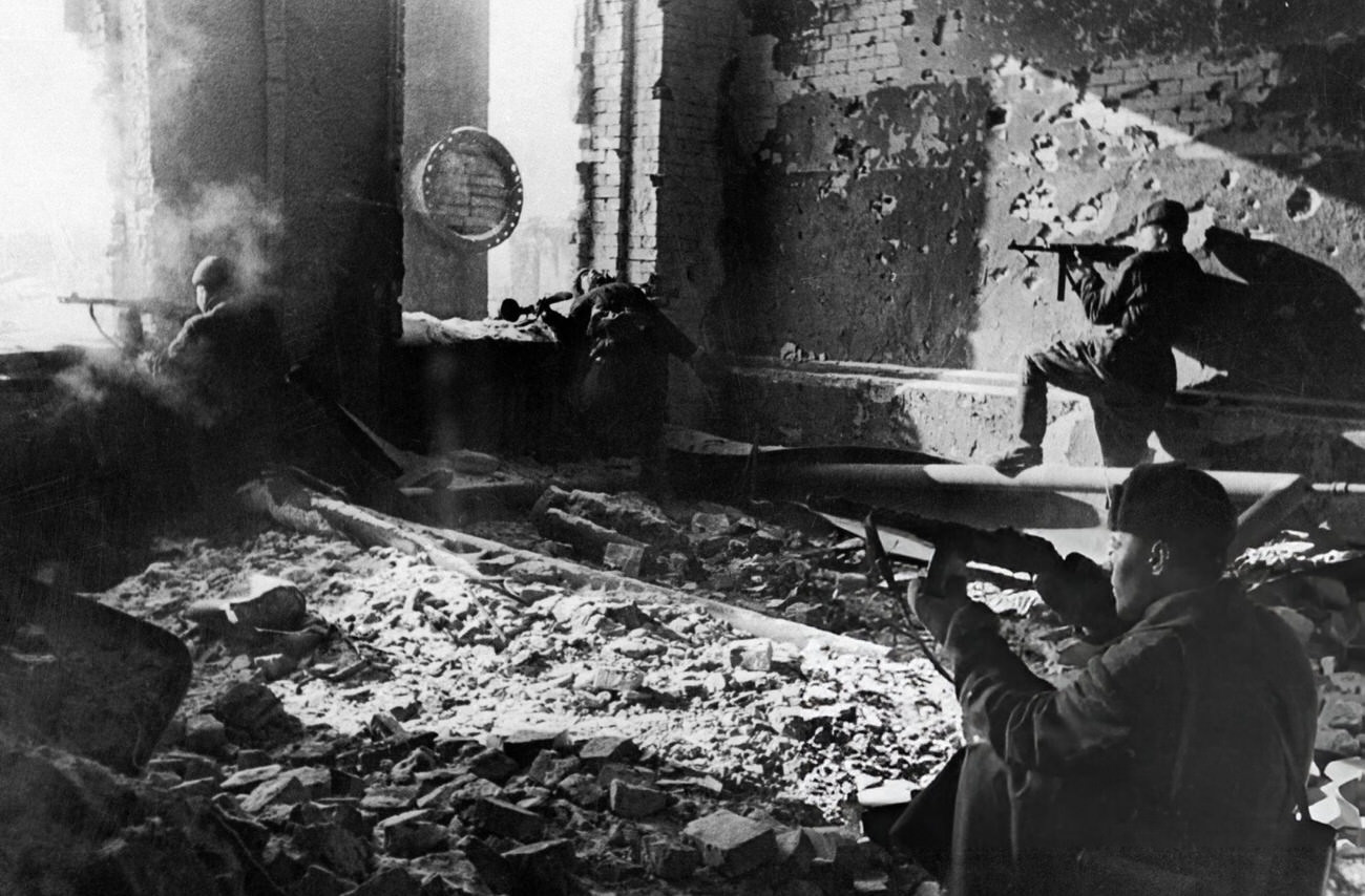 Soviet Troops Defending The City during the Battle of Stalingrad, 1940s.