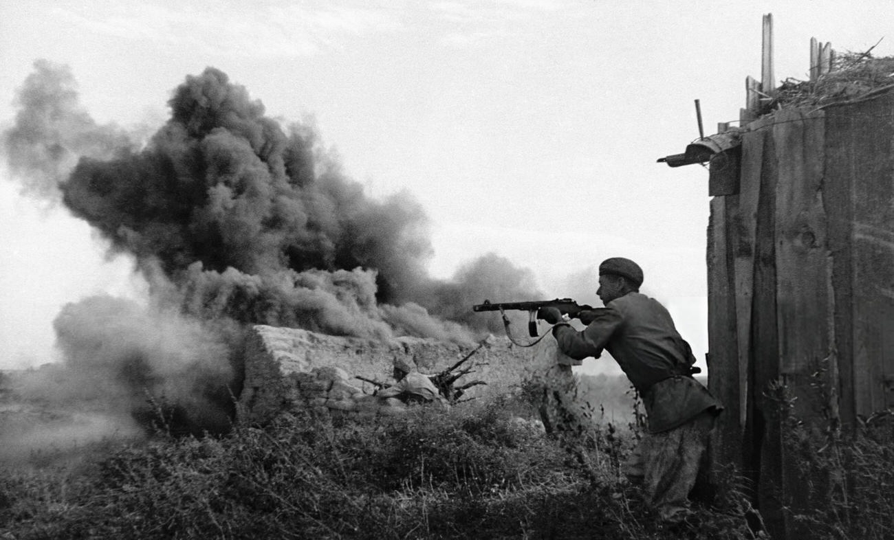 An automatic rifle man fights on the outskirts of Stalingrad, 1942.