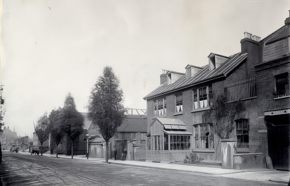 Manresa Road from Wentworth Villa to Trafalgar Square