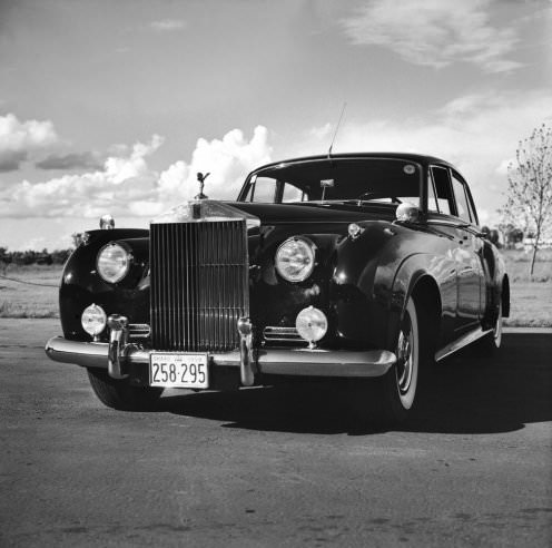 A 1957 Silver Cloud at the Montreal meet of the Rolls-Royce Owners Club in August 1958