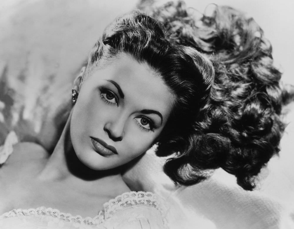 Yvonne De Carlo, 1954