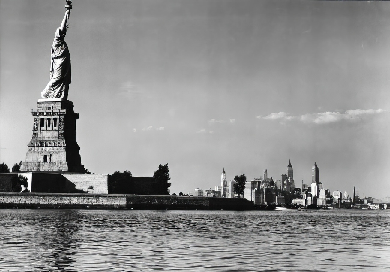 The Statue of Liberty and the New York skyline, 1939