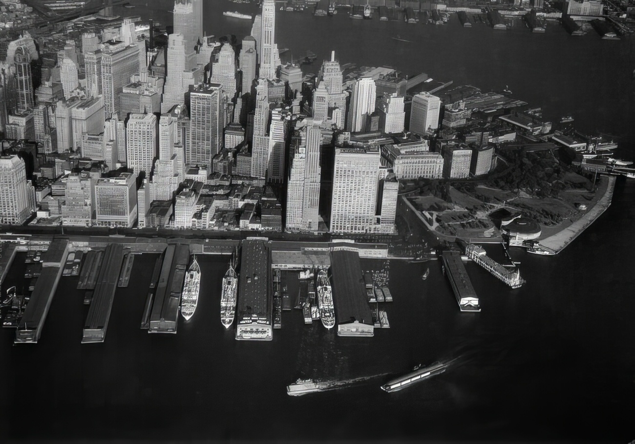 Aerial view of the Lower West Side of Manhattan, Battery Park and the waterfront, 1939