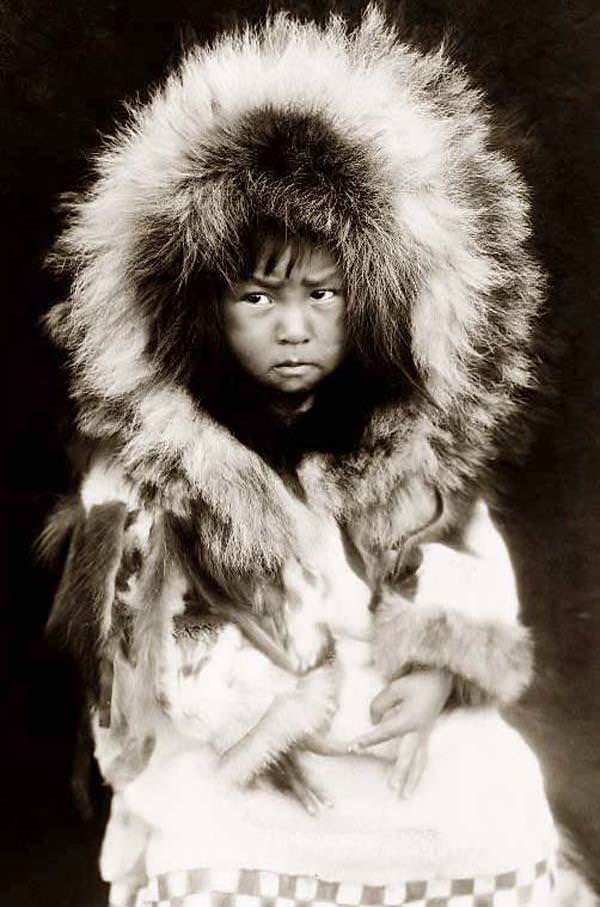 Life on the Ice: Vintage Photos of Everyday Life Among Eskimo People in ...