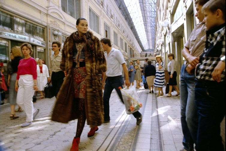 Red Square Chic: Ferdinando Scianna's 1987 Fashion Shoot in Leningrad