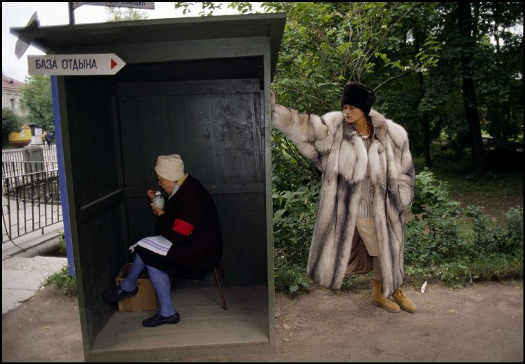 Red Square Chic: Ferdinando Scianna's 1987 Fashion Shoot in Leningrad