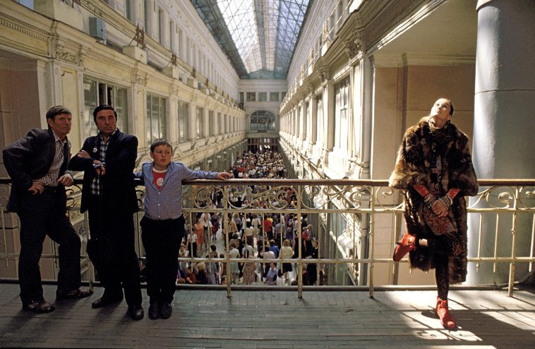 Red Square Chic: Ferdinando Scianna's 1987 Fashion Shoot in Leningrad