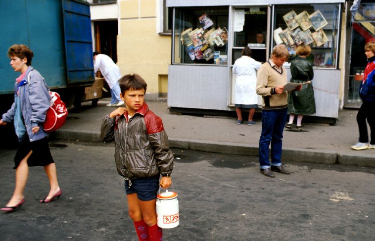 Red Square Chic: Ferdinando Scianna's 1987 Fashion Shoot in Leningrad