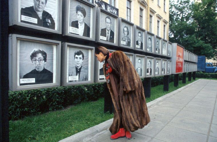 Red Square Chic: Ferdinando Scianna's 1987 Fashion Shoot in Leningrad