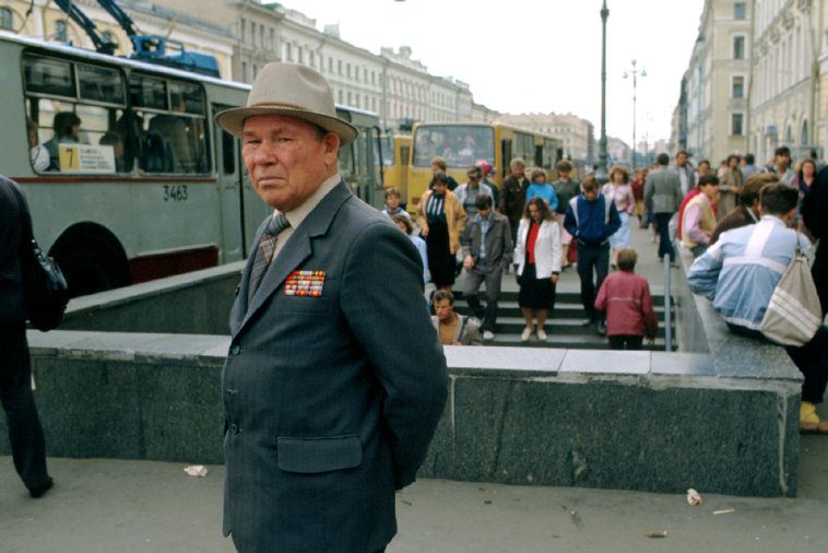 Red Square Chic: Ferdinando Scianna's 1987 Fashion Shoot in Leningrad