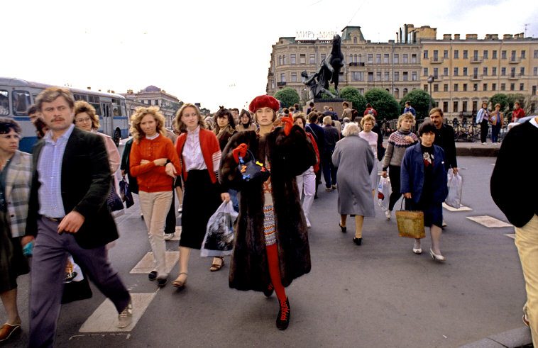 Red Square Chic: Ferdinando Scianna's 1987 Fashion Shoot in Leningrad