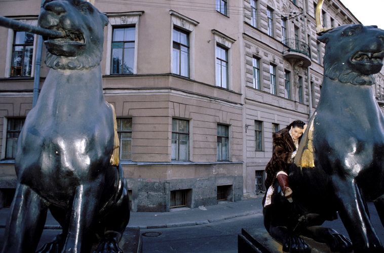 Red Square Chic: Ferdinando Scianna's 1987 Fashion Shoot in Leningrad