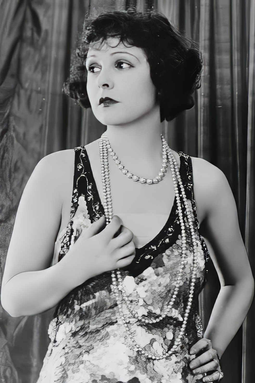 Glamour and Rebellion: The Flappers Who Defined the Look of the 1920s