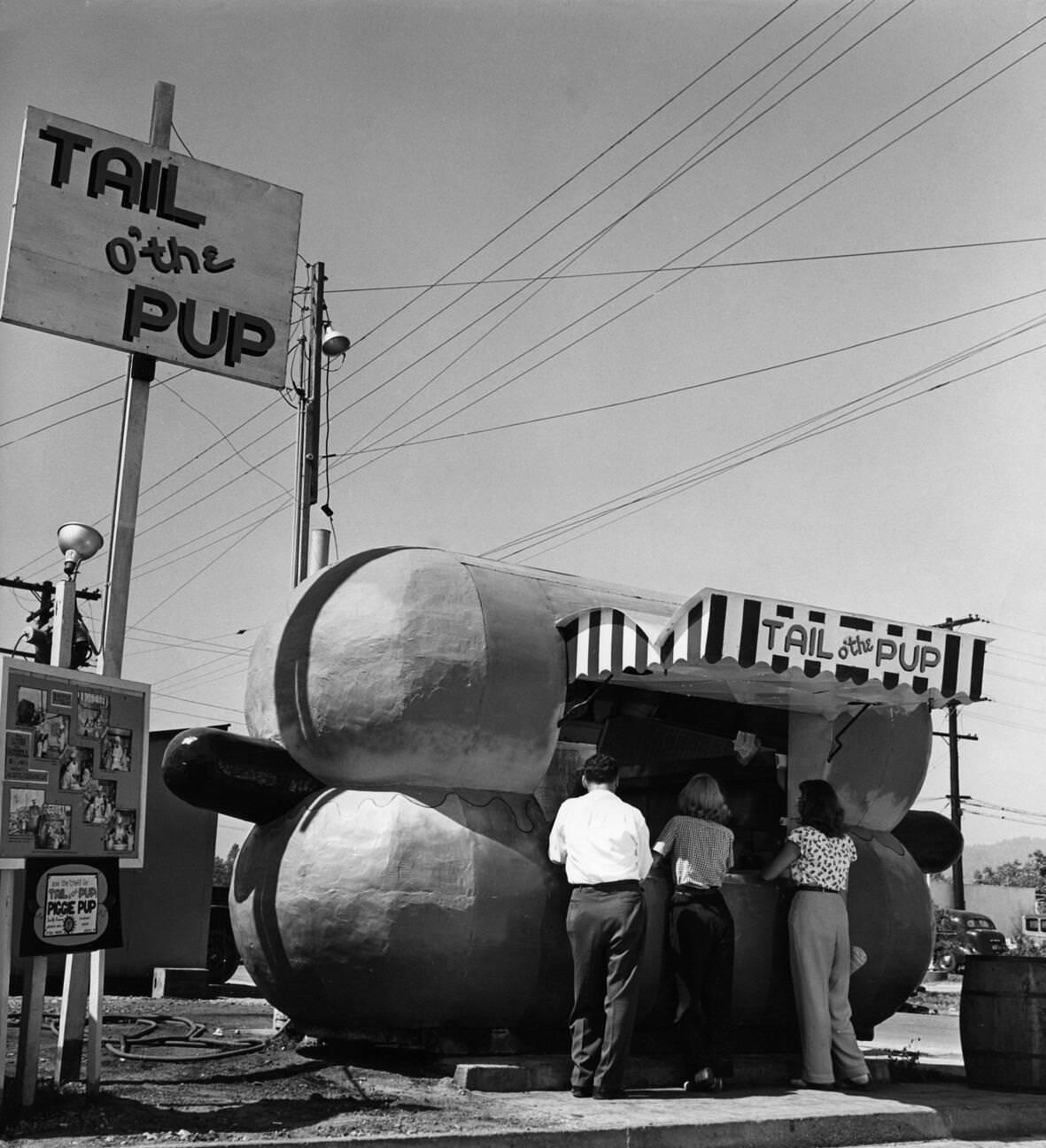 Tail o' the Pup hot dog vending stand in Hollywood, 1950s.